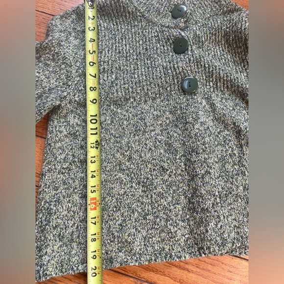 SML Design Green & White Sweater Knit 3 Button Closure Size M - Picture 7 of 7